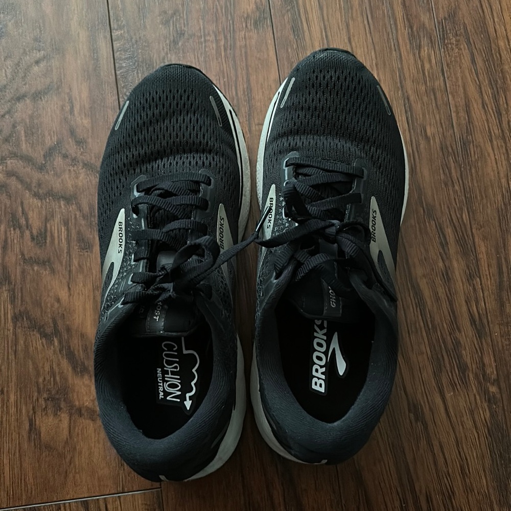 Women’s Brooks Ghost shoes (size 9 wide)